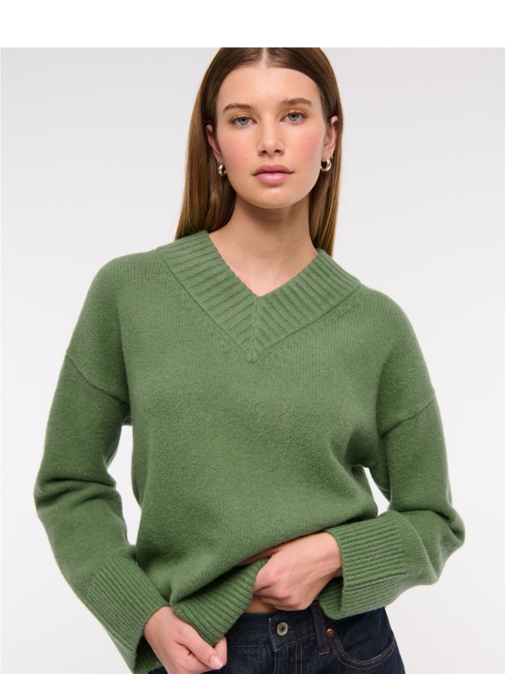 Abercrombie NWT Women’s Green V-Neck Sweater